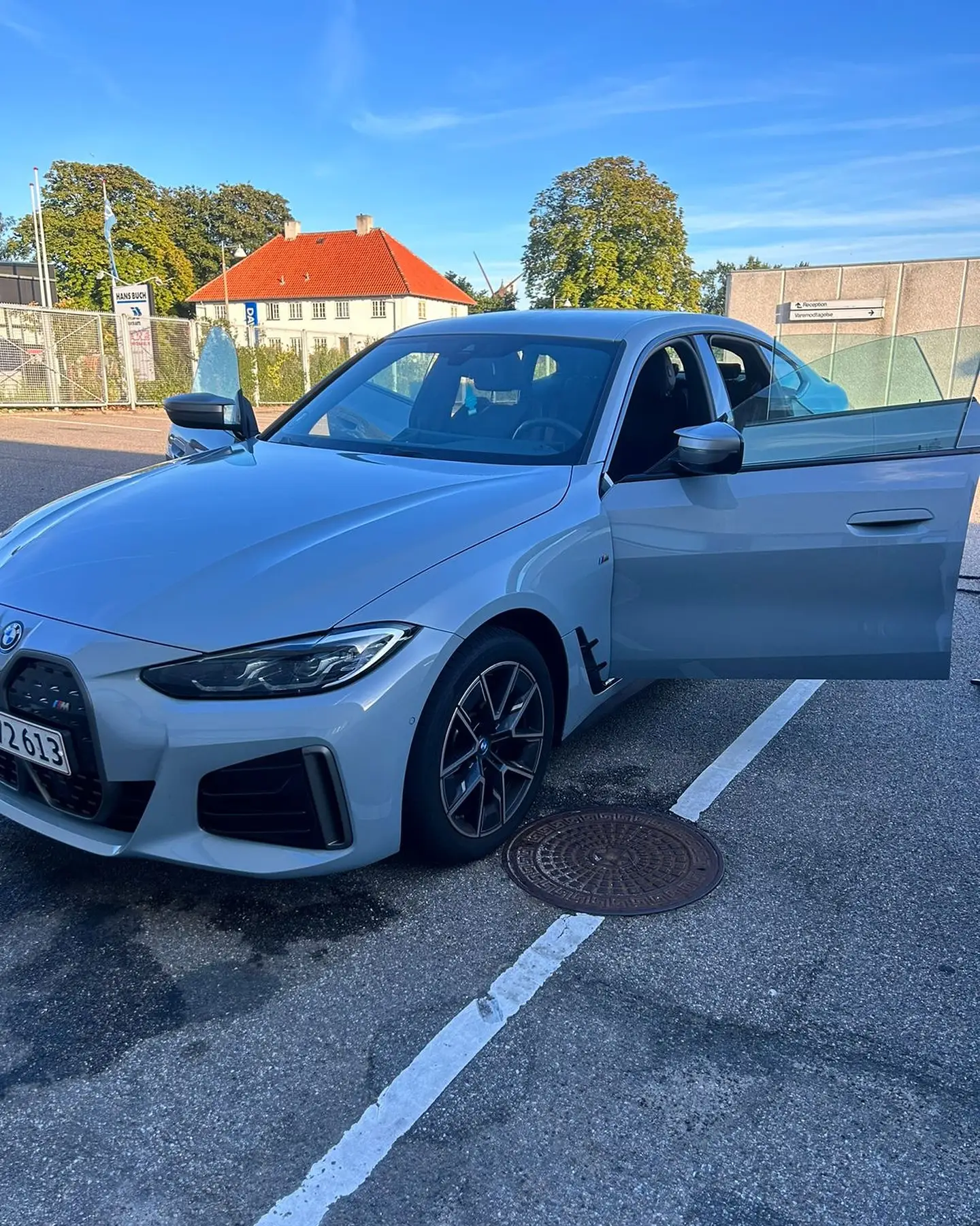 Sølvgrå BMW M240i klargjort og klar til salg