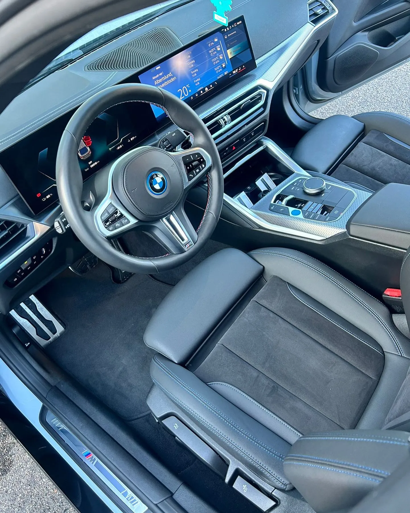 Rengjort kabine i BMW M240i efter klargøring