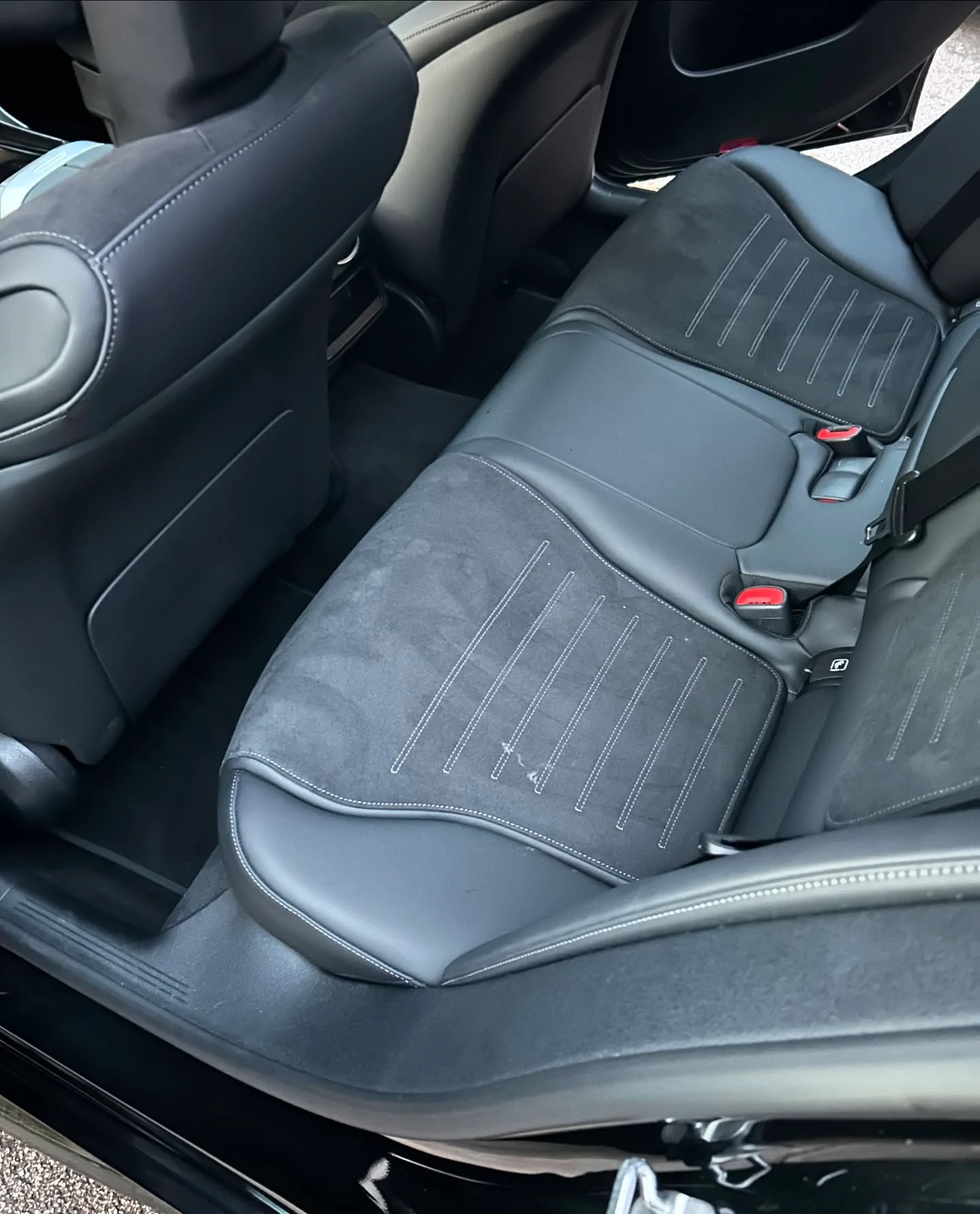 Rene sæder i Mercedes AMG Line før salg og aflevering