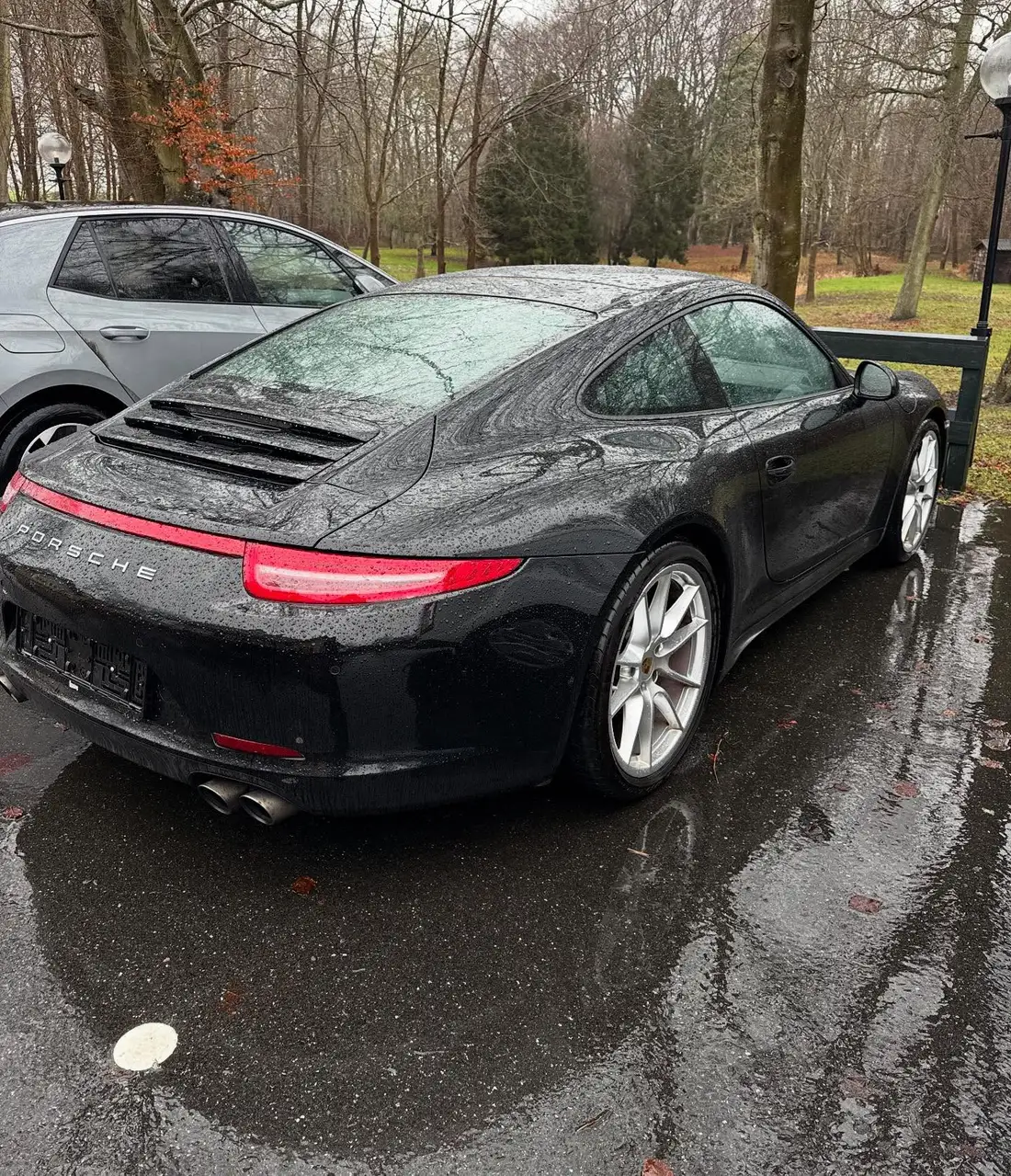 Sort Porsche 911 med dyb glans efter keramisk coating