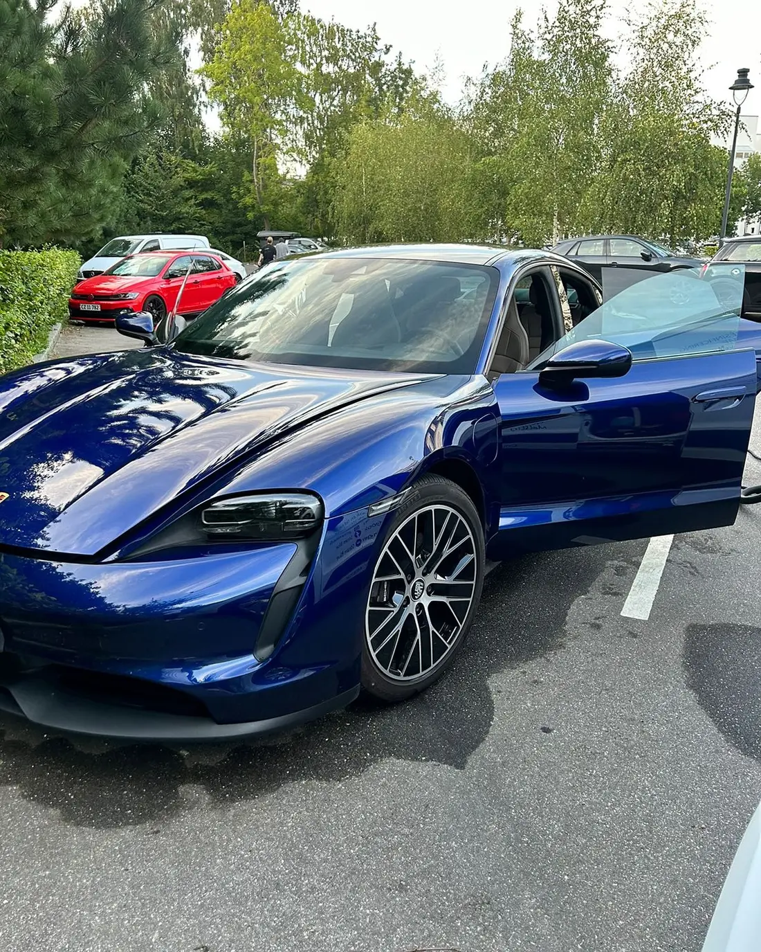 Mørkeblå Porsche Taycan klargjort af Steam Blue